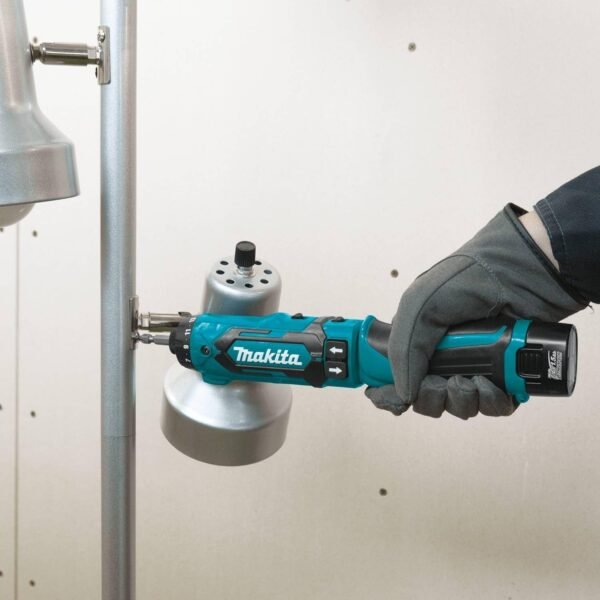 Destornillador Inalámbrico makita DF012DSE Atornillando