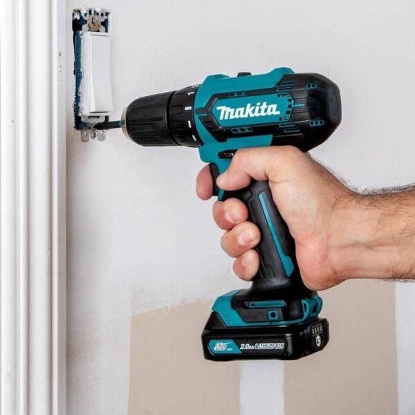 Taladro Inalámbrico Makita FD09R1 12V perforando