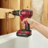 Taladro Inalámbrico Milwaukee M18 2606-20 perforando